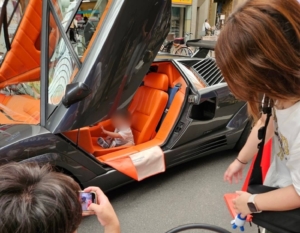 スーパーカー試乗 子ども